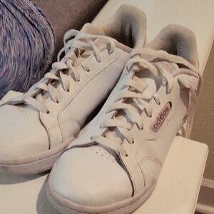 Classic White Leather Sneakers With Light Pink Accent